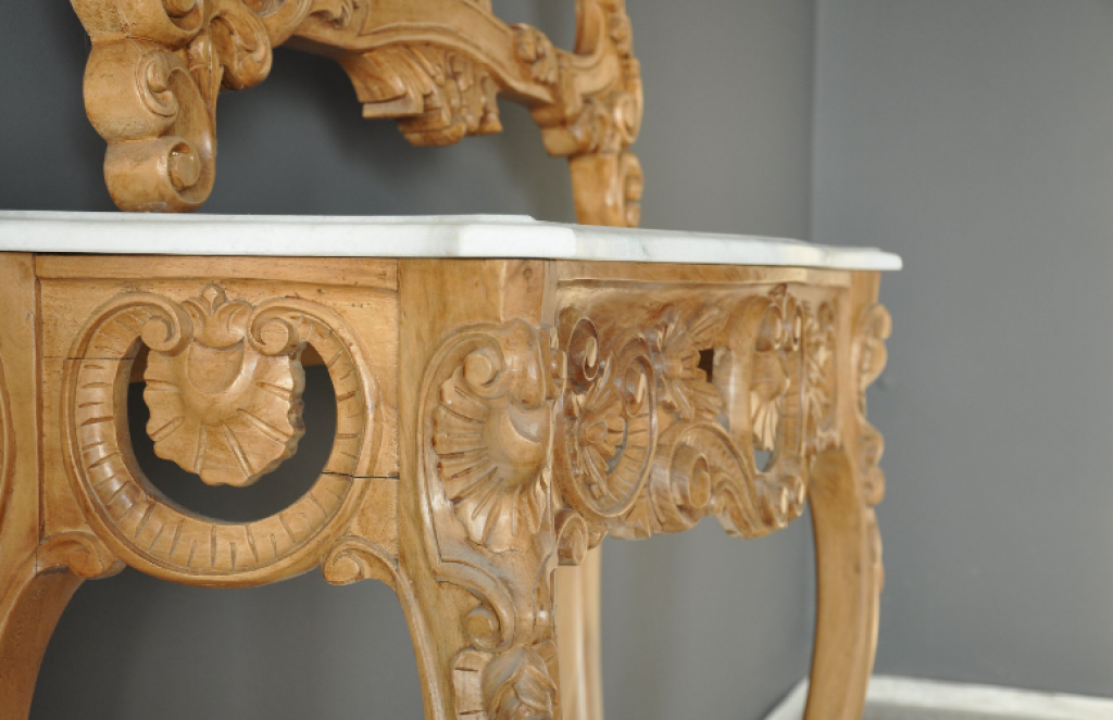 χειροποίητο ξύλινο έπιπλο