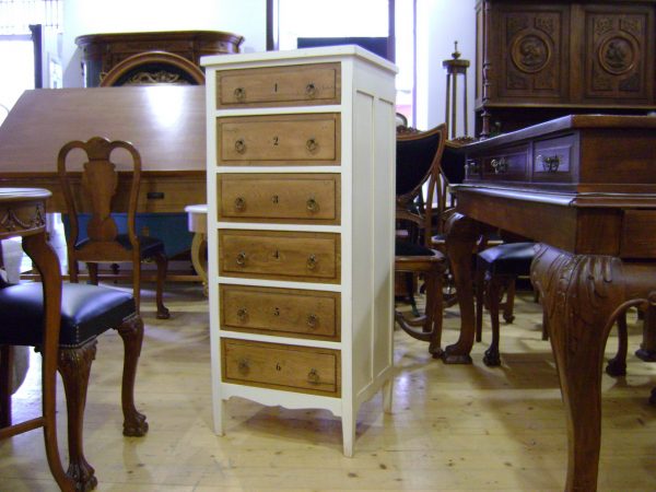 Συρταριέρα