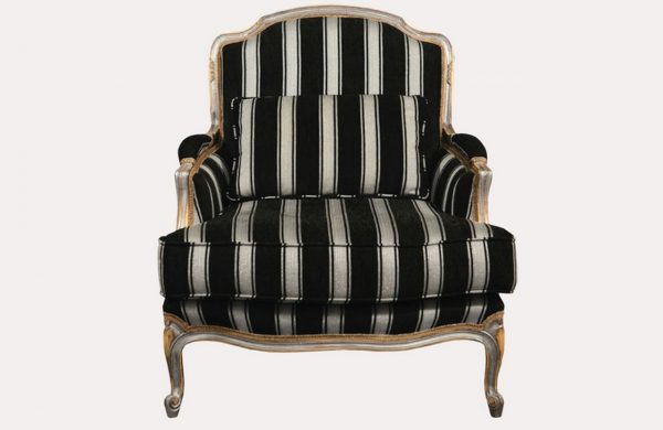 πολυθρόνα καθιστικού sof 2 , χειροποίητη με σκάλισμα στο σκελετό από μασίφ ξύλο καρυδιάς η Οξυάς / by manolopoulos /cfw