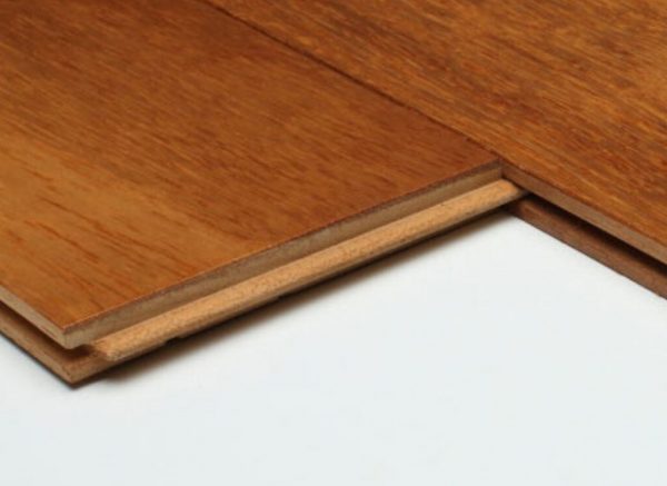 Ξύλινο δάπεδο προγυαλισμένο